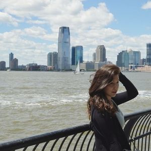 Meet your Posher, Abril